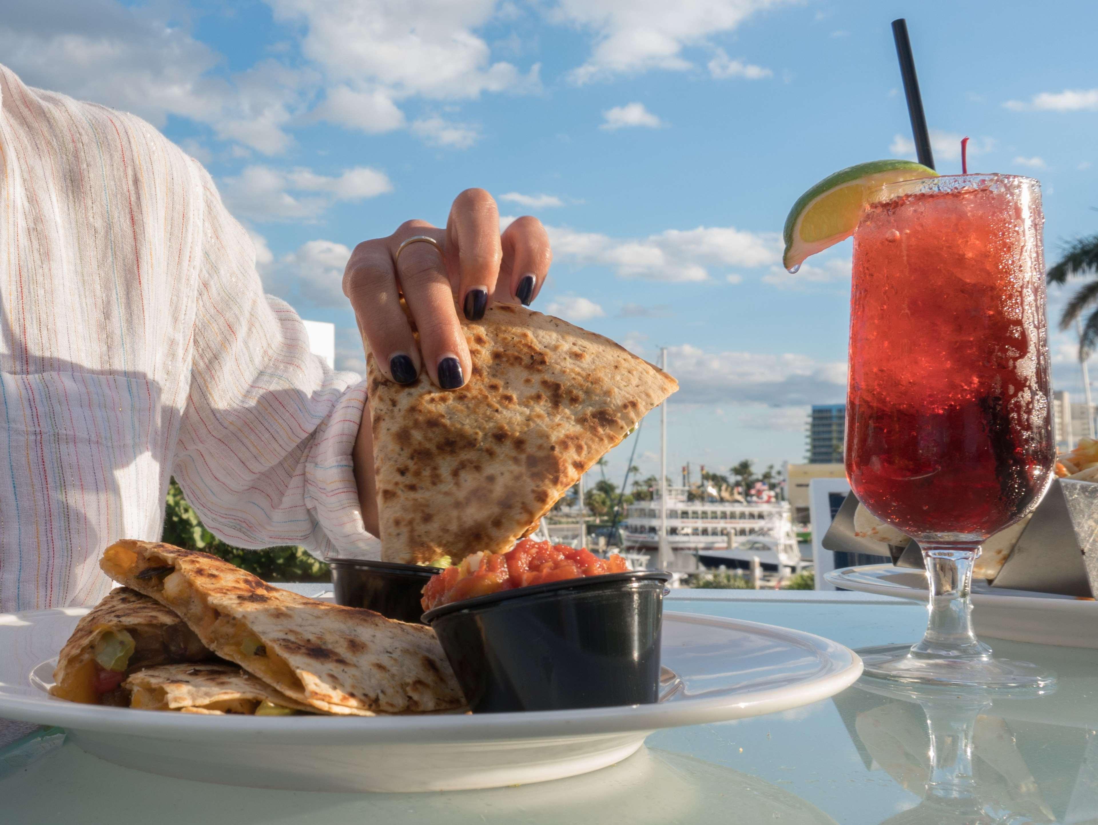 Bahia Mar Fort Lauderdale Beach - Doubletree By Hilton Hotel Bagian luar foto